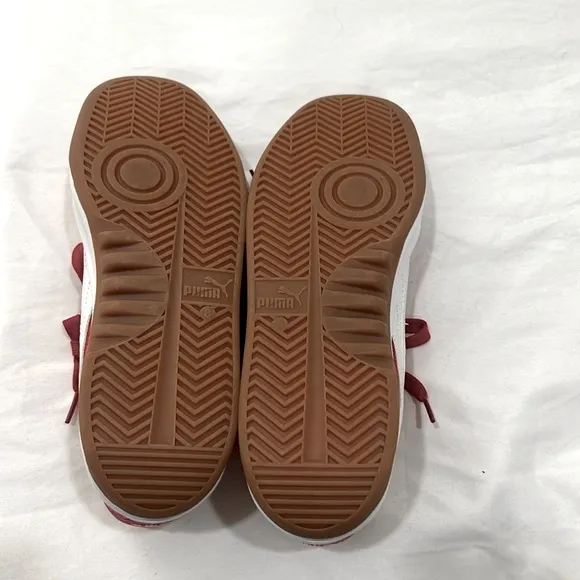 NWT Puma Red classic Sneakers size US 9