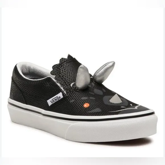 🦏🖤NWT VANS OFF THE WALL TRICERATOPS DINOSAUR BLACK SLIP ON SIZE6T🖤🦏