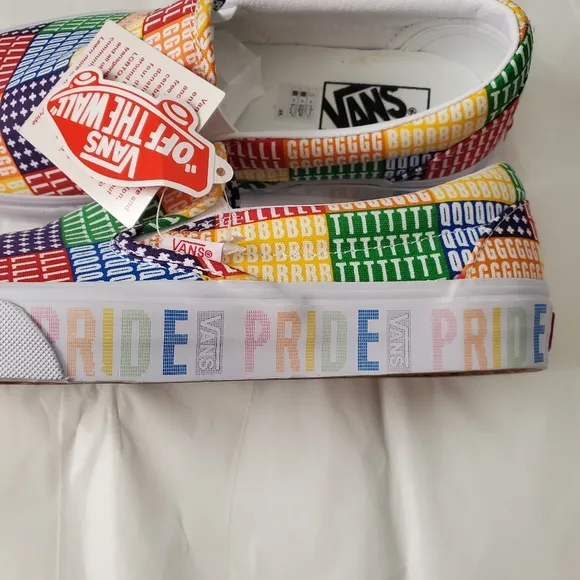 NWT VANS pride lgbtq  classic slip on sneakers rainbow men's 7.5 women's 9