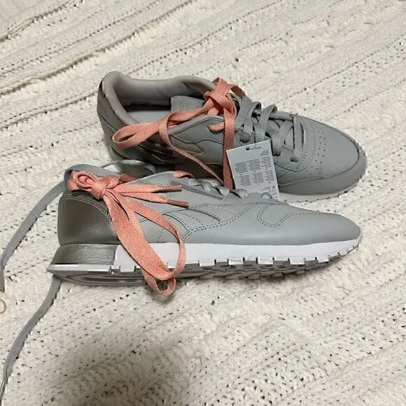 NWT Women’s Reebok Leather Matte Shine Pack Gray Silver AR3072  - 8.5