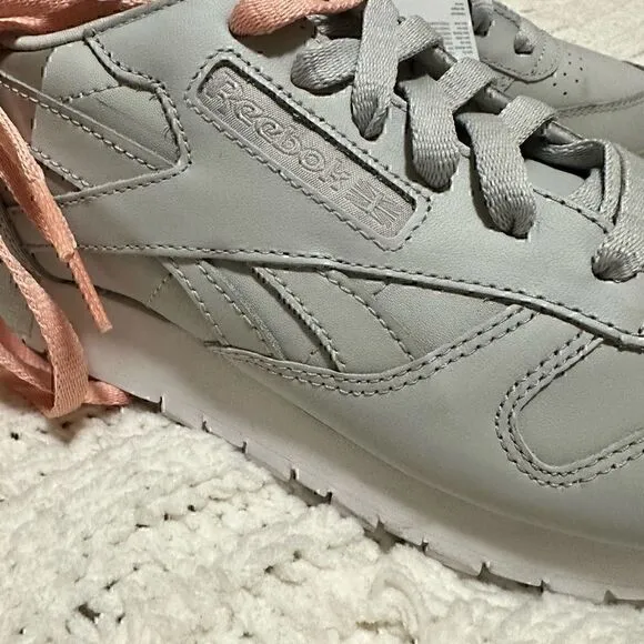 NWT Women’s Reebok Leather Matte Shine Pack Gray Silver AR3072  - 8.5