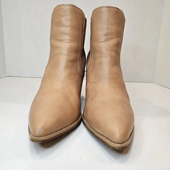 Oasis Society Boots Women's Size 9 Tan Leather High Heel Slip On Pointed Toe