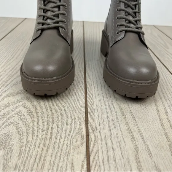 Olivia Miller Crystal Lace Front Combat Boot 6.5 Light Grey Faux Leather $105