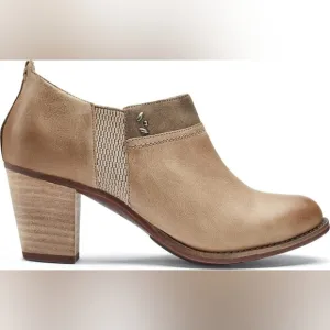 OluKai Ho'ou'i Ankle Boots, Size 8