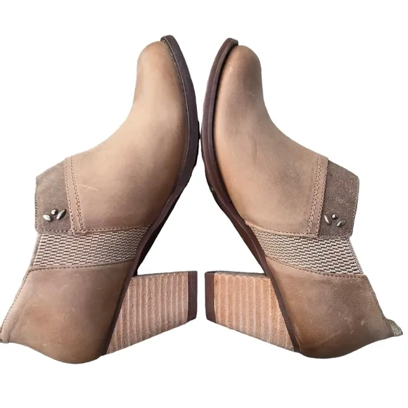 OluKai Ho'ou'i Ankle Boots, Size 8