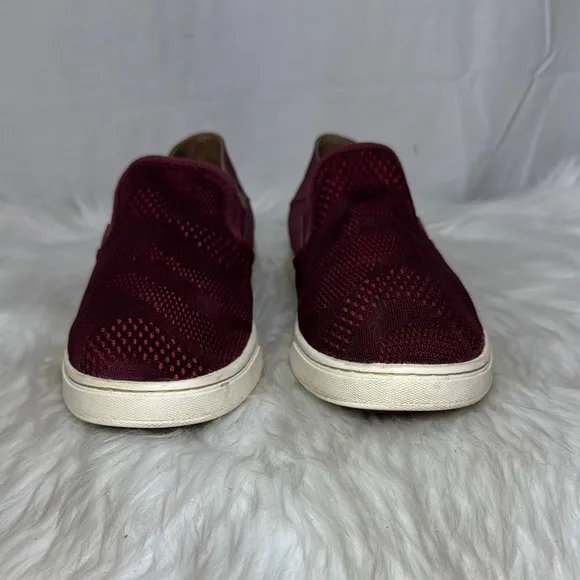 OluKai Pehuena Magenta Slip-On Sneakers Sz 8