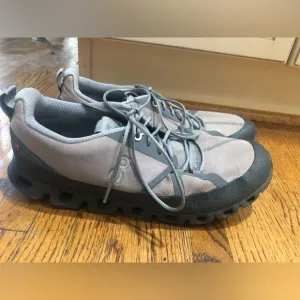 On Cloud Men’s Tan/Gray Sneakers Sz 9.5