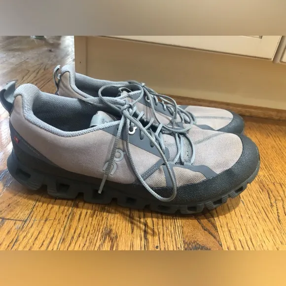On Cloud Men’s Tan/Gray Sneakers Sz 9.5