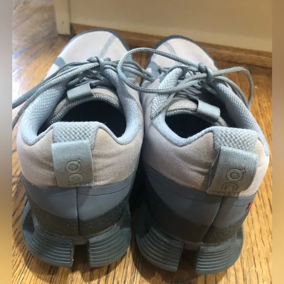 On Cloud Men’s Tan/Gray Sneakers Sz 9.5