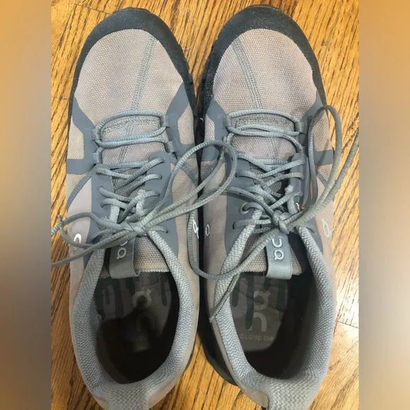 On Cloud Men’s Tan/Gray Sneakers Sz 9.5
