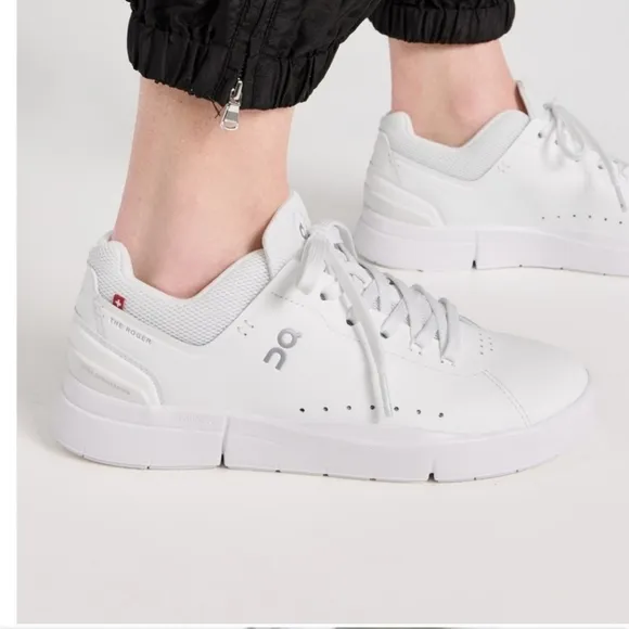 ON Cloud Roger Advantage sneakers