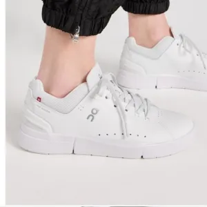 ON Cloud Roger Advantage sneakers