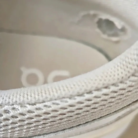 ON Cloud Roger Advantage sneakers