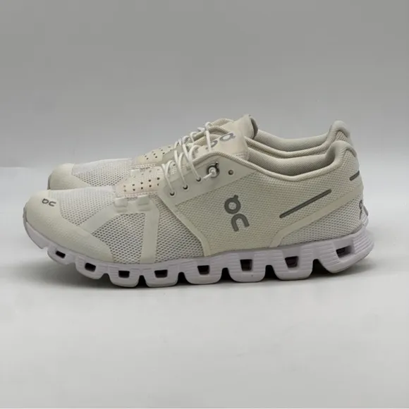On Cloud Sneakers. Size 8