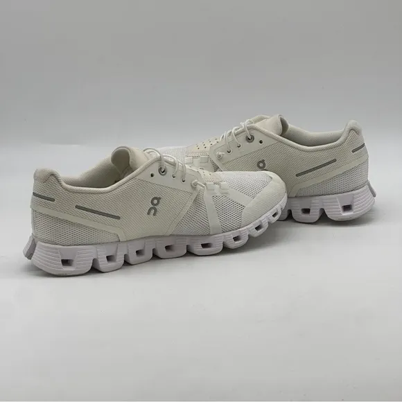 On Cloud Sneakers. Size 8