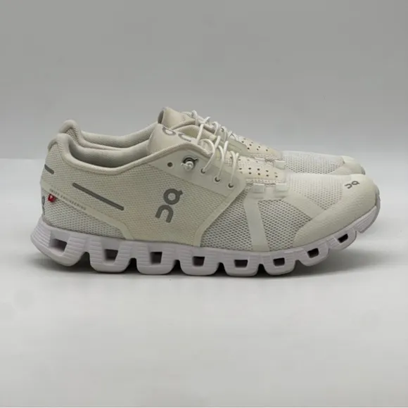 On Cloud Sneakers. Size 8