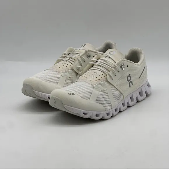 On Cloud Sneakers. Size 8