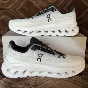 On Cloud Tilt Mens sz M10 NIB White and Black Sneakers