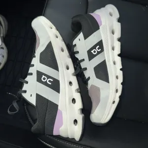 On CloudRunner Training Sneakers