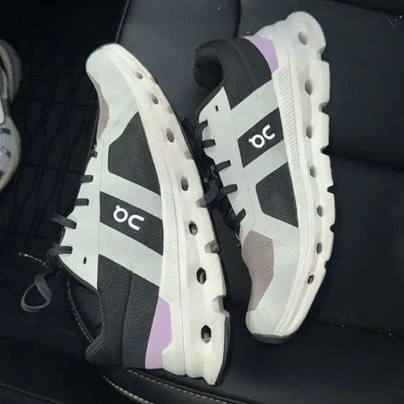 On CloudRunner Training Sneakers