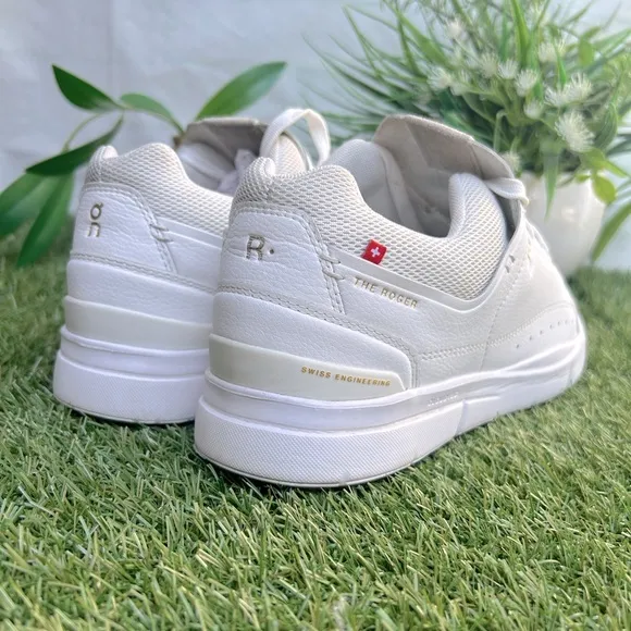 ON CLOUD🔴The Roger Centre Court Tennis Sneakers men’s size 9.5 fits women 11