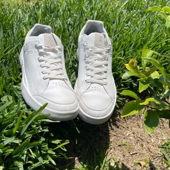 ON CLOUD🔴The Roger Centre Court Tennis Sneakers men’s size 9.5 fits women 11