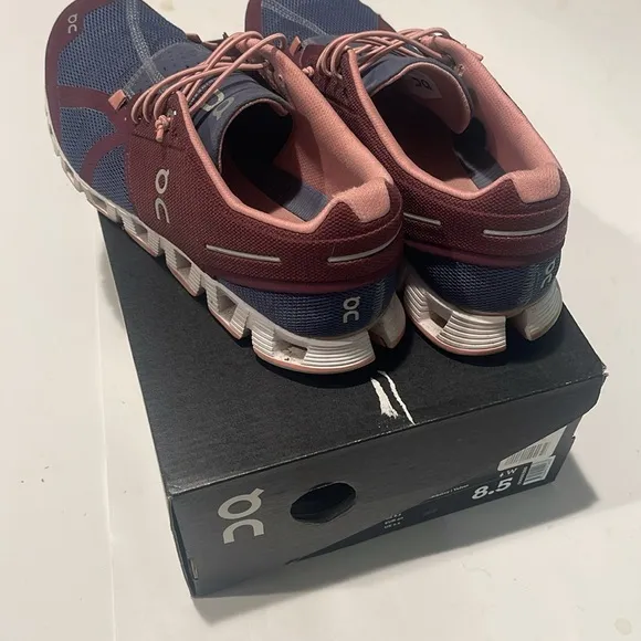 On Running Cloud Sneakers mulberry 8.5 purple pink blue colors