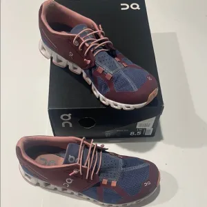 On Running Cloud Sneakers mulberry 8.5 purple pink blue colors