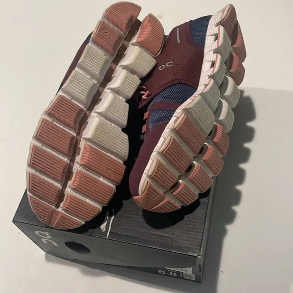 On Running Cloud Sneakers mulberry 8.5 purple pink blue colors