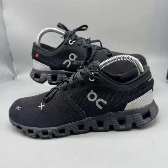 ON Running Cloud X 3 Black Size 8 Women Running Shoes 60.98705