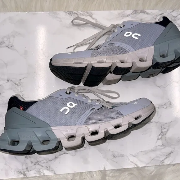 ON Running Cloudflyer 4 Sneakers size 9