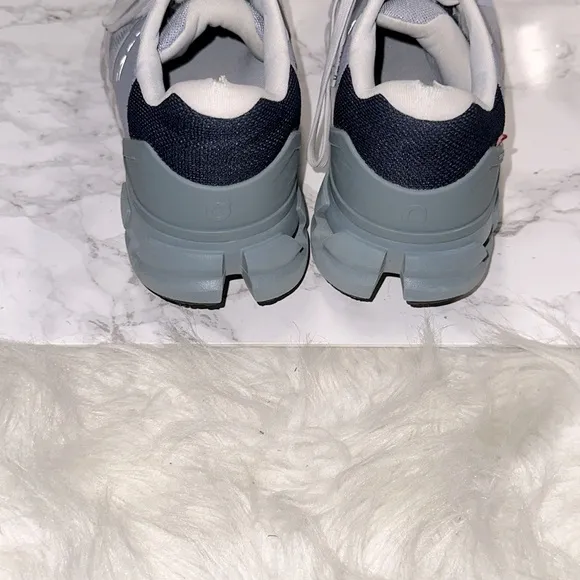 ON Running Cloudflyer 4 Sneakers size 9