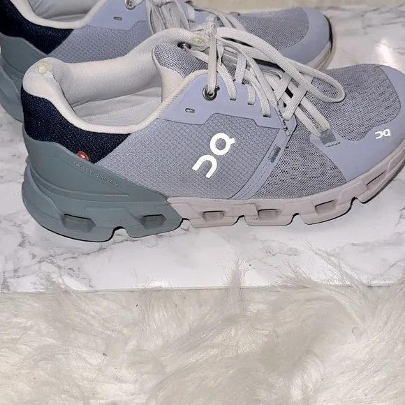 ON Running Cloudflyer 4 Sneakers size 9
