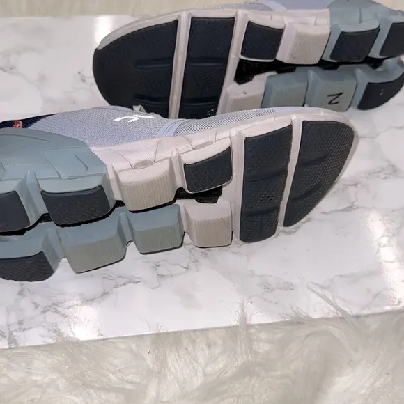 ON Running Cloudflyer 4 Sneakers size 9