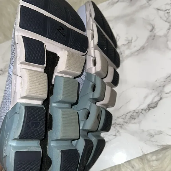 ON Running Cloudflyer 4 Sneakers size 9