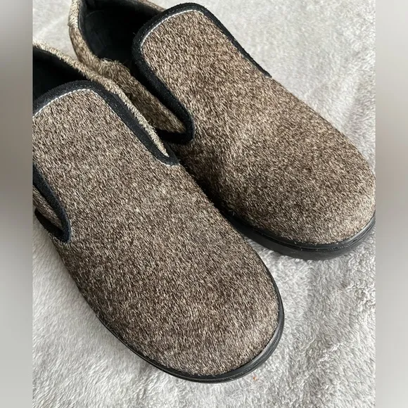 ONTO premium crafted slip on cowhide hair unisex sneakers size men 7 / women 8.5