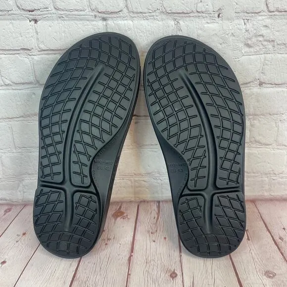 Oofos Ooahh Luxe Black Slides Sandals Mens Size 10/Women’s Size 12