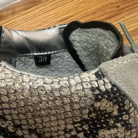P448 Snake Low-Top Sneakers (Size 7.5)