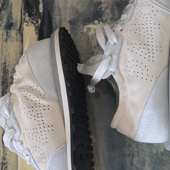 P448 White Sneakers