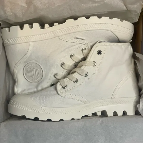 Palladium Womens White Canvas Pampa High Top Boots, Star White, 8.5
