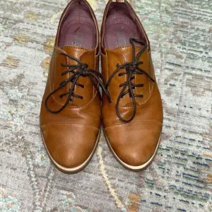 Pikolinos brown lace up dress shoes sz 37