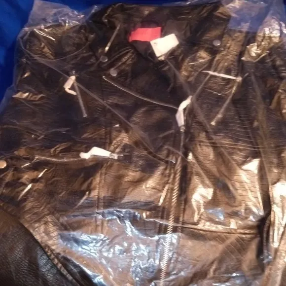 PLUS AZALEA WANG VERTIGO  CROC PEPLUM MOTO JACKET ( BRAND NEW !!! )