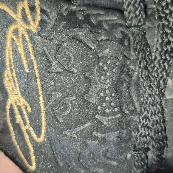 Pre-loved LeBron James Size 6 Youth, NIKE sneakers.
