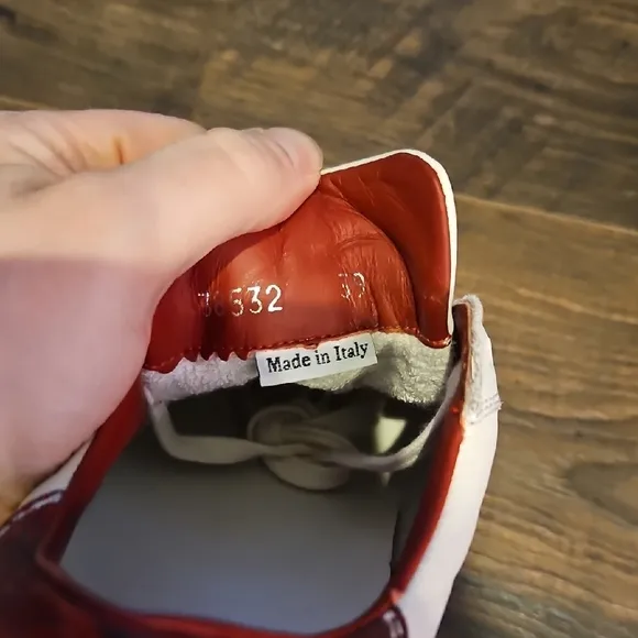 Primabase Forma White and Gold Sneakers with Red Accents Sz 39