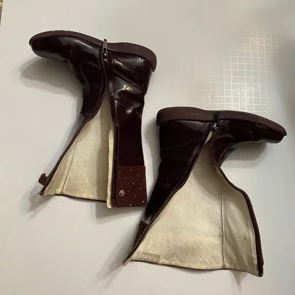 Primigi kids Fall patent leather fancy boots maroon/ burgundy color.