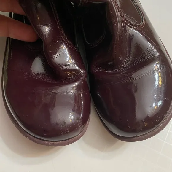 Primigi kids Fall patent leather fancy boots maroon/ burgundy color.