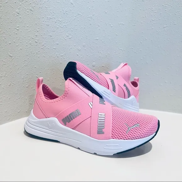 Puma Big Kids Girls Pink Slip On Wired Run Sneakers Size 4.5 NWT