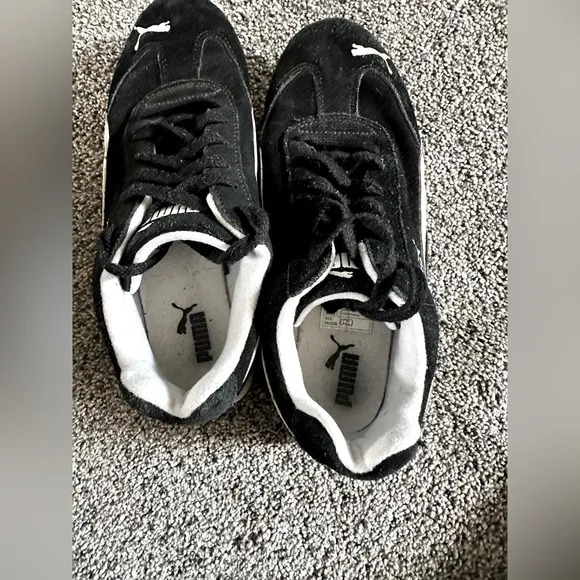 Puma Kids Speedcat Black and White Sneakers - Size 5 - Pre-Loved