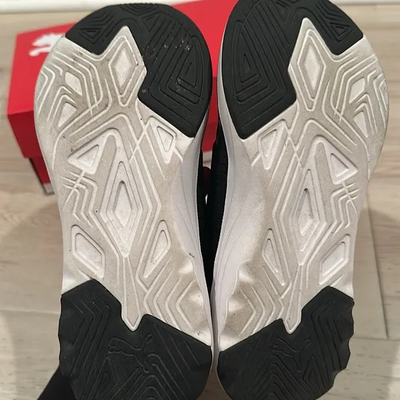 PUMA Softride Sophia S.O Lprd  size Big girl 4