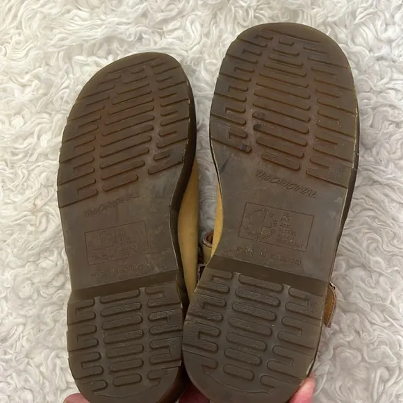 Rare Doc.Martens Beige Leather Mary Jane Shoes size 8